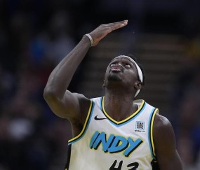 爱游戏体育-西亚卡姆新星重返赛场表现突出，公牛前途光明！