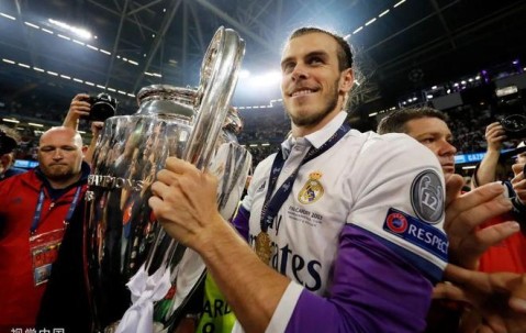 AYX- 莱万多夫斯基代言华为 