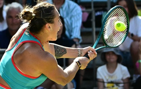 AYX-德布劳内巅峰对决，费德勒与80激战TL分钟，回归赛场胜负难料！的简单介绍